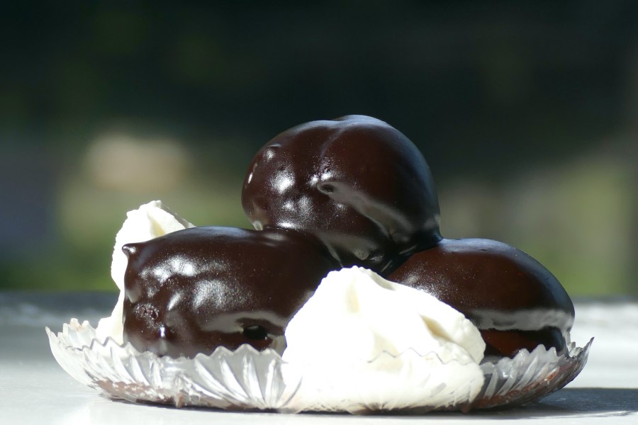 Repas au gîte en Toscane, avec des profiteroles en dessert