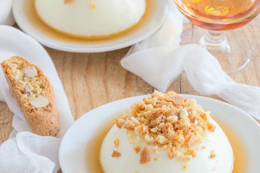 Repas au gîte en Toscane, avec de la panna cotta en dessert