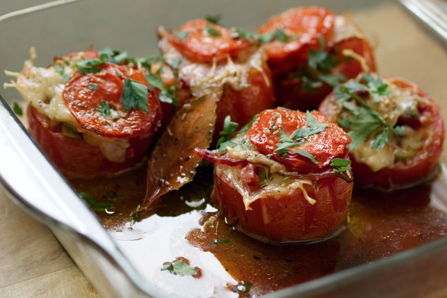 Cuisine végétarienne de la Toscane : tomates farcies au four