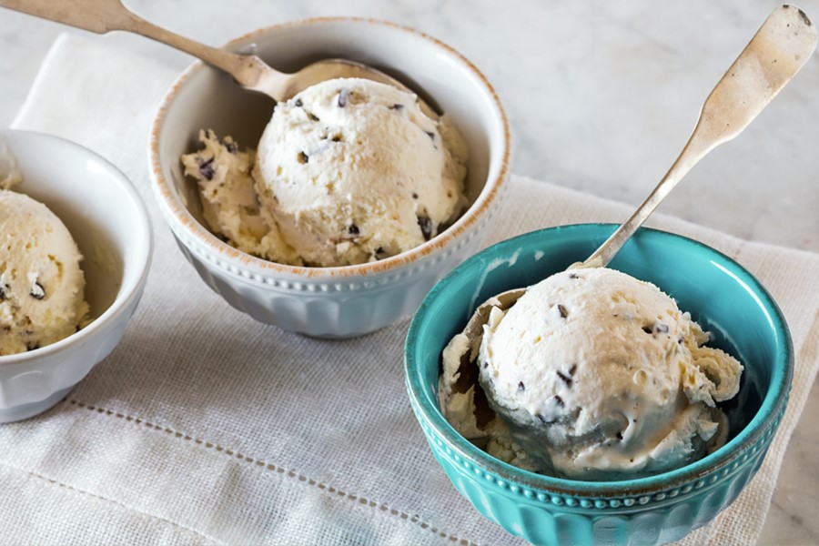 Repas au gîte en Toscane, Italie, avec de la glace stracciatella en dessert