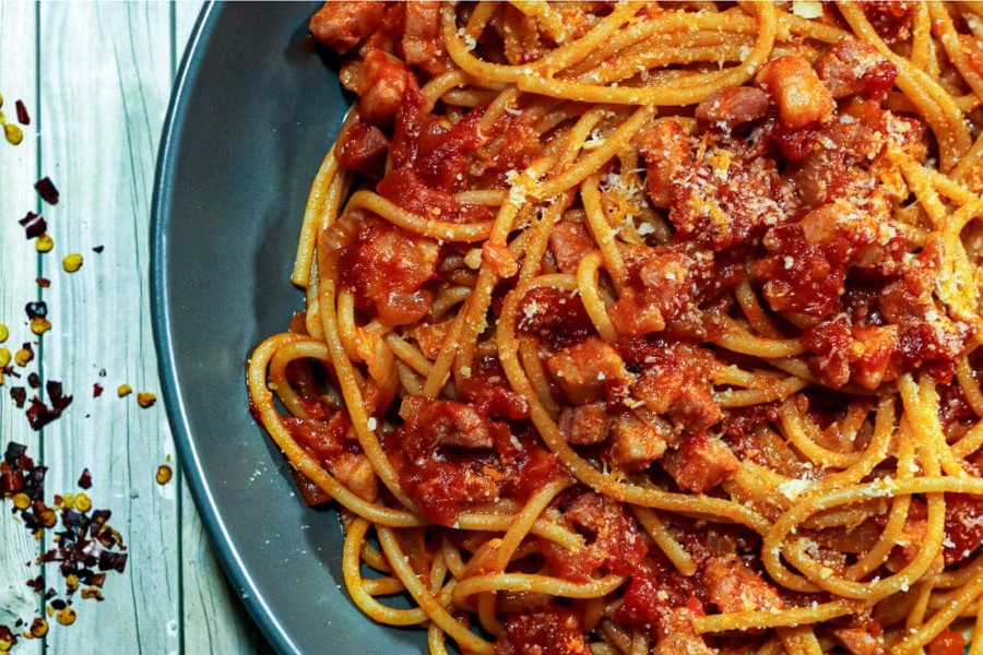 Spaghetti amatriciana restaurant Volterra