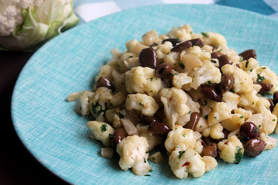 Cuisine de la Toscane : Chou-fleur aux olives, plat principal végétarien