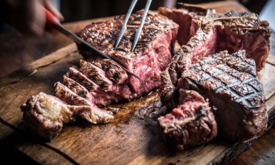 Spécialité de la cuisine toscane : Bistecca alla Fiorentina, à Volterra