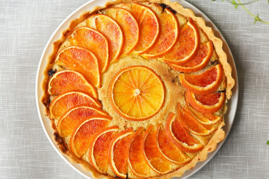 Repas au gîte en Toscane, Italie, avec un gâteau à l'orange en dessert