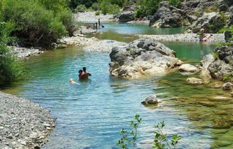 Vacances d'été, baignade au Masso delle Fanciulle en Toscane