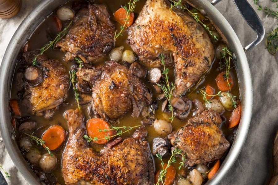 Cuisine de la Toscane, Italie : poulet à la sauce au vin (pollo al vino)