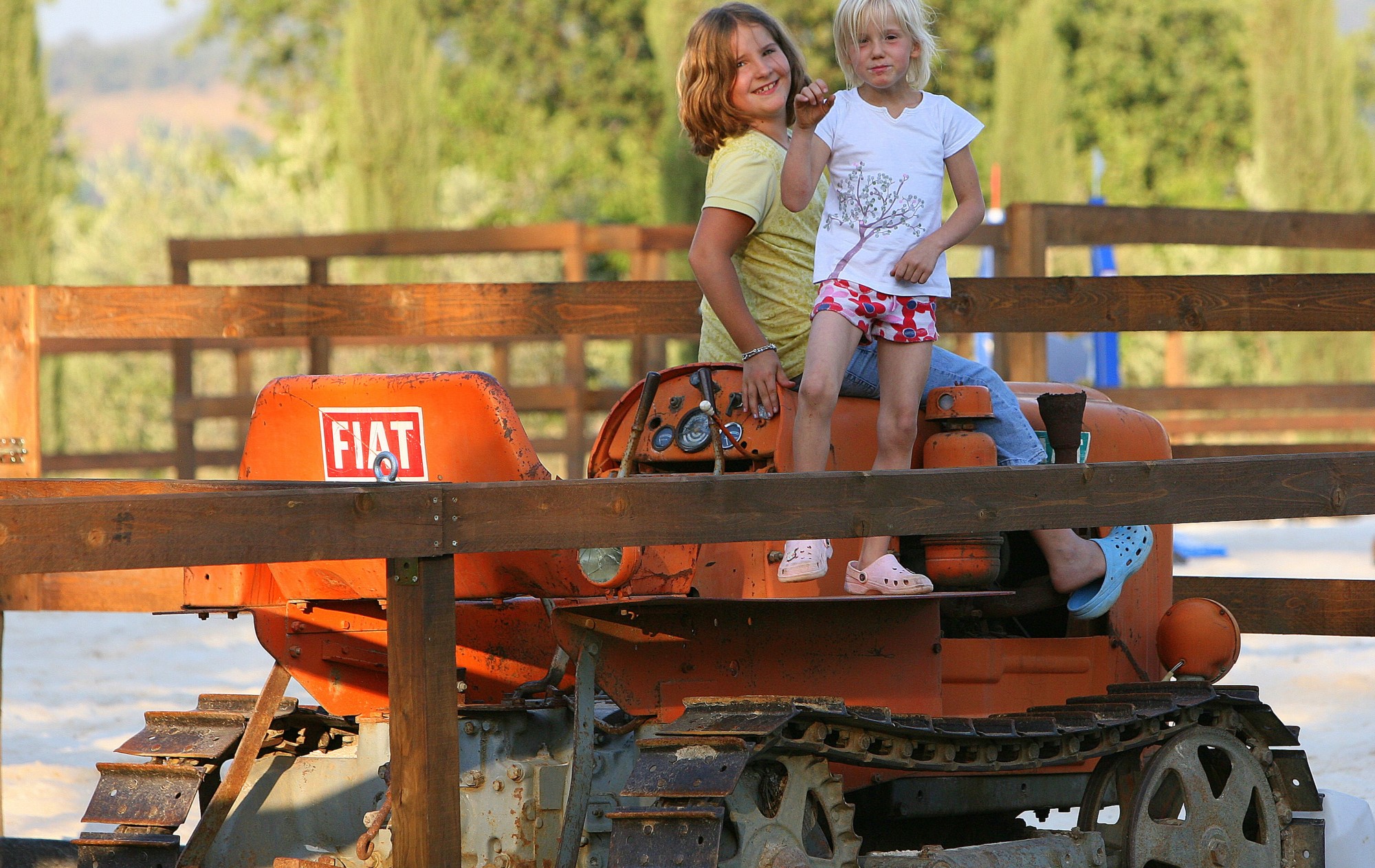 Bauernhof Toskana Traktor und Kinder