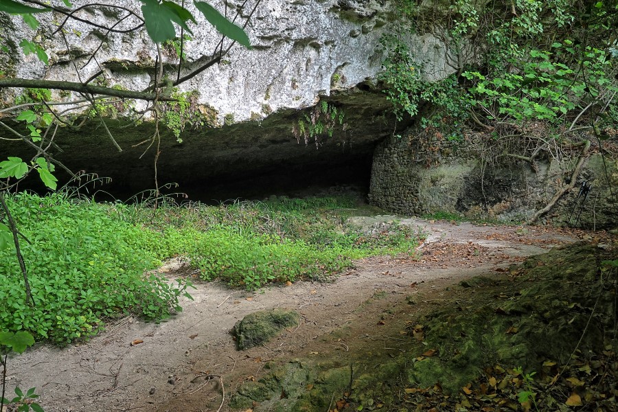 Ruine Toskana Bergwerksiedlung unter Felsen Pomarance