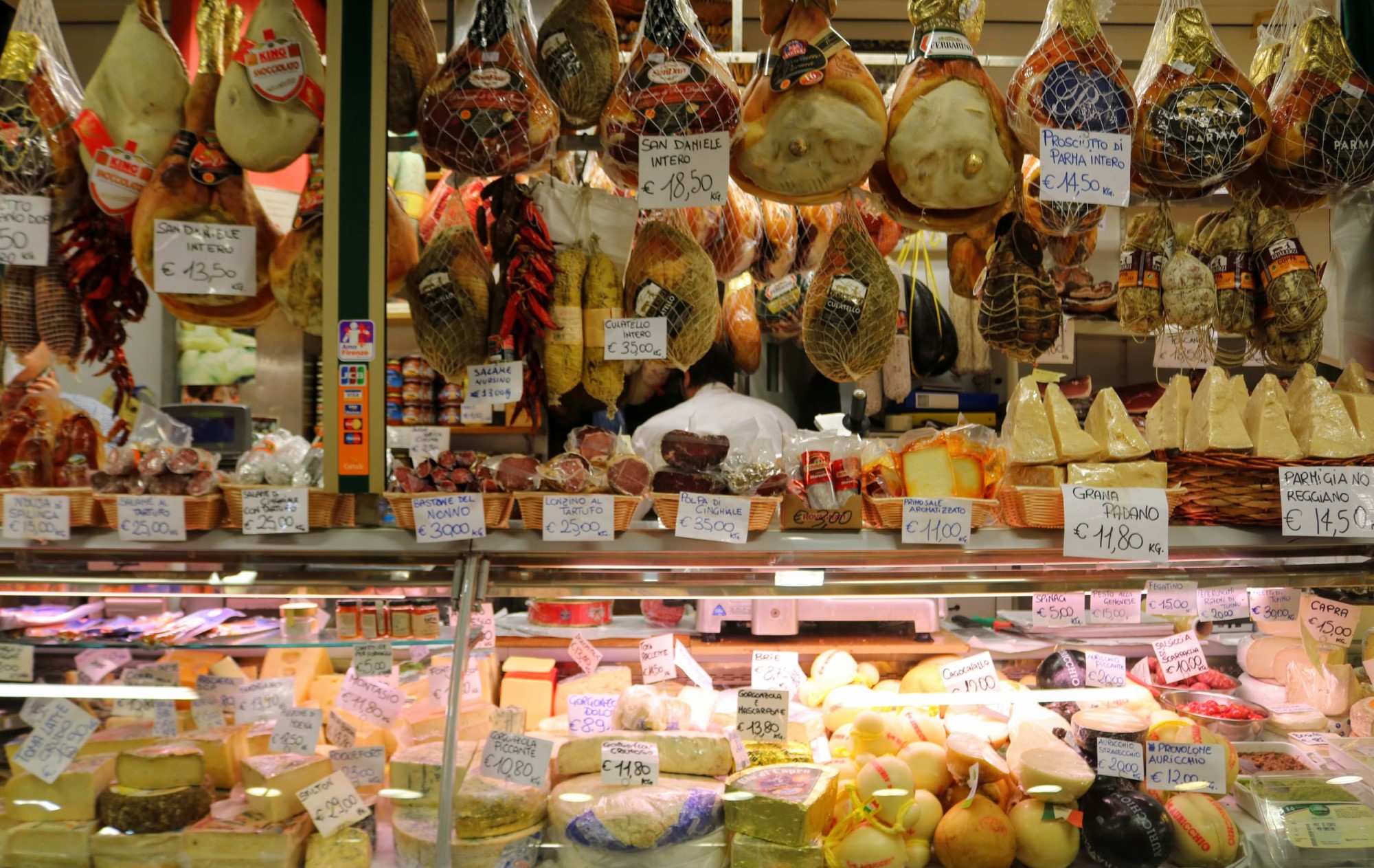 Produits gastronomiques au marché en Toscane